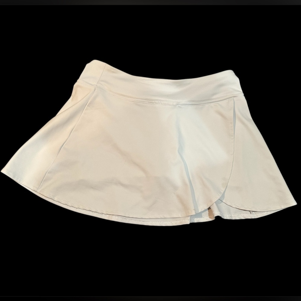 Fila White Skorts with Curved Hem and Soft Fabric